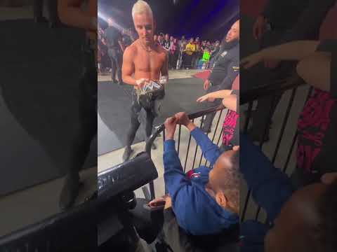 Darby Allin SIGNS a WWE Title for a Young Fan #shorts